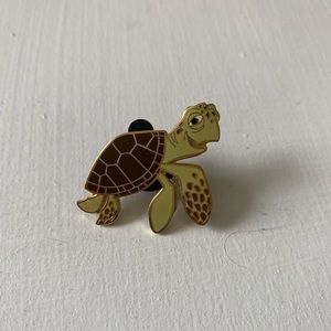 Crush the Sea Turtle rare “Ben” the Sea Turtle error Disney Pin 2003